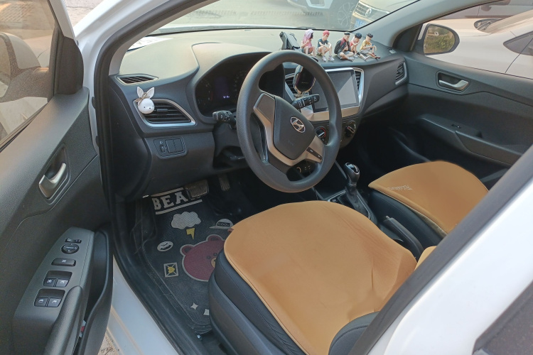 Hyundai Verna RV 2017 car image #12