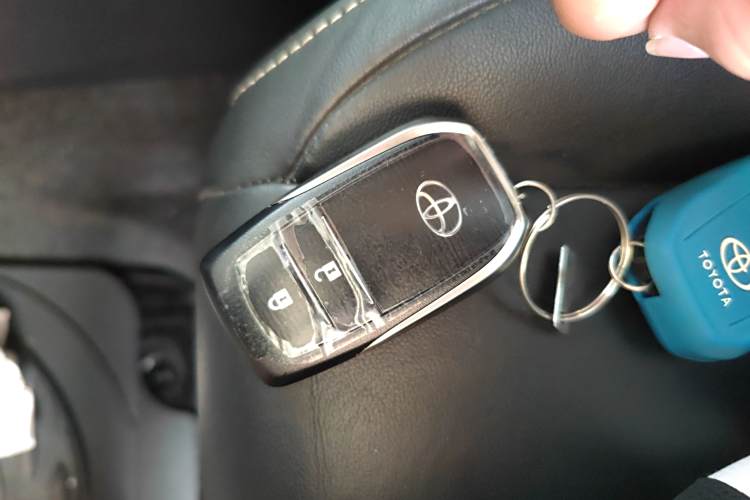 Toyota RAV4 (Imported) 2017 #12 Toyota RAV4 (Imported) 2017 immagine di auto #12