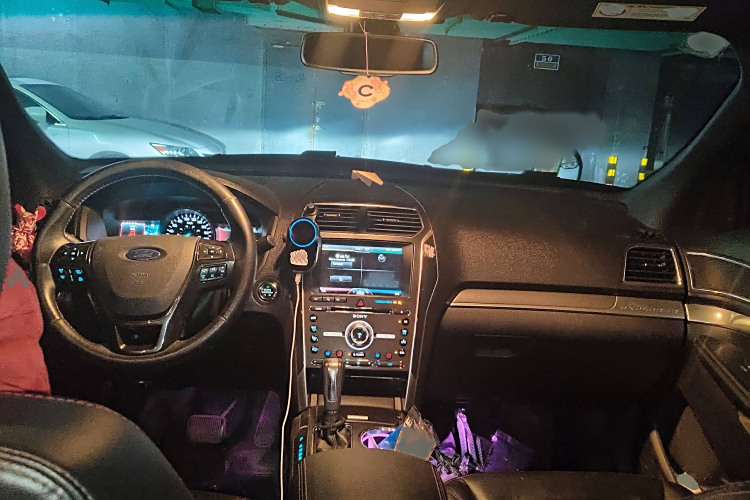 Ford Explorer (Imported) 2015 صورة سيارة #12