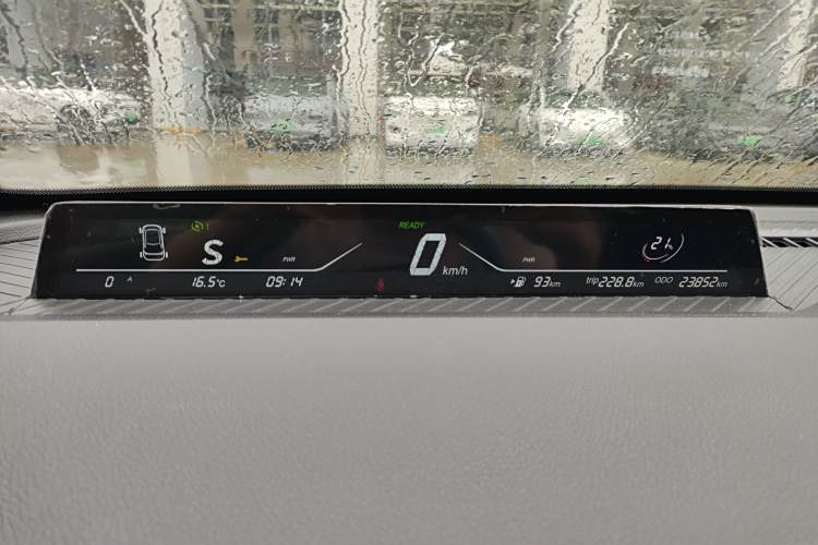 哪吒汽车 哪吒AYA 2023 汽车图片 #12