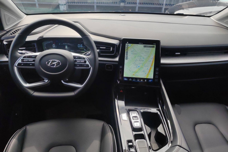 Hyundai Custo 2023 car image #12