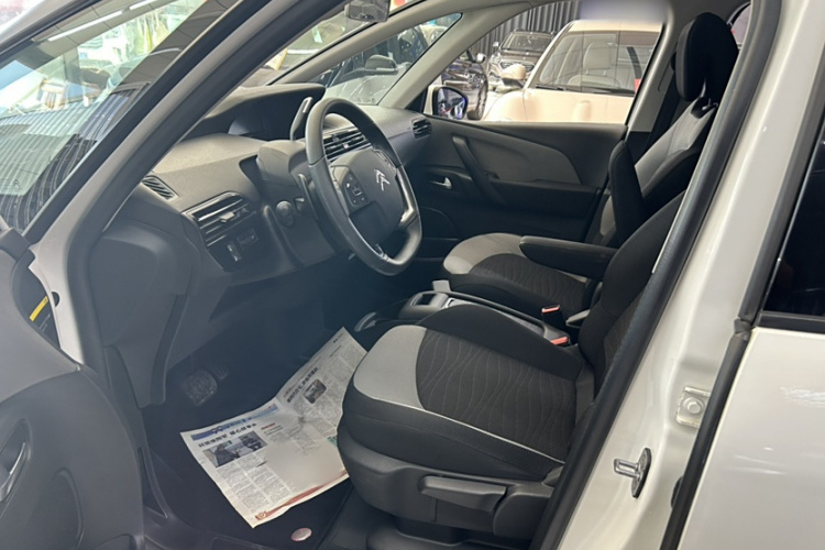 Citroen C4 PICASSO 2017 صورة سيارة #12