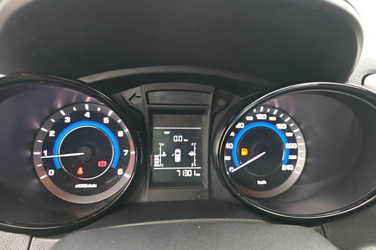 Changan CS15 EV 2018 #12 Changan CS15 EV 2018 imagem de carro #12