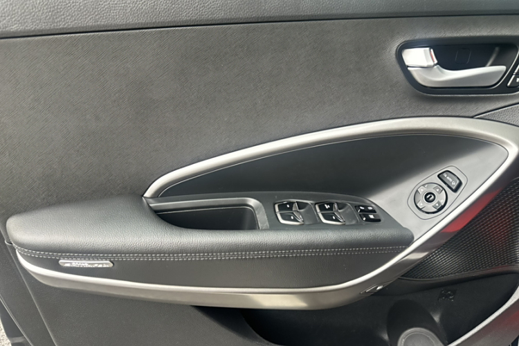 Hyundai Grand Santa Fe 2017 #12 Hyundai Grand Santa Fe 2017 car image #12