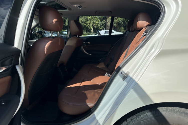 BMW 1 Series (Imported) 2018 car image #12