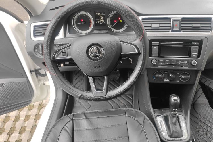 Skoda Rapid 2019 imagen de coche #12
