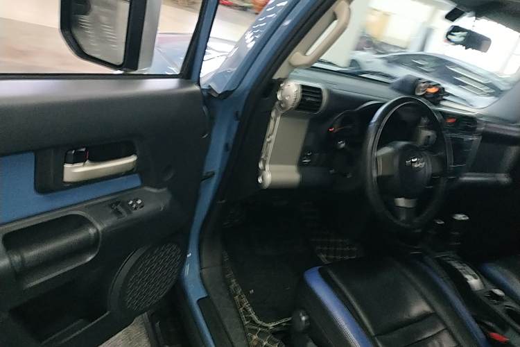 Toyota FJ Cruiser 2018 car image #12