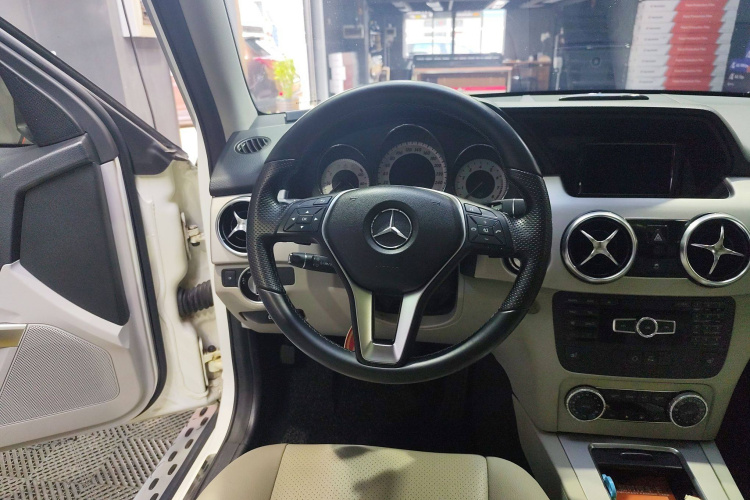 Mercedes-Benz GLK Class 2014 car image #12