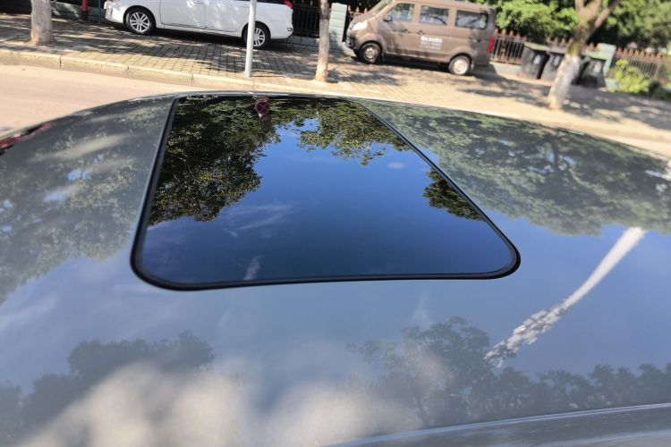 Skoda Rapid 2017 car image #12