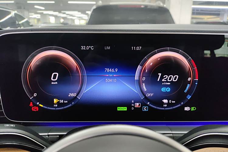 Mercedes-Benz GLE Class New Energy 2021 car image #12