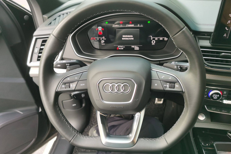 Audi Q5L 2023 car image #12