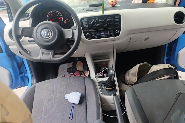 Volkswagen up! 2016 imagem de carro #12