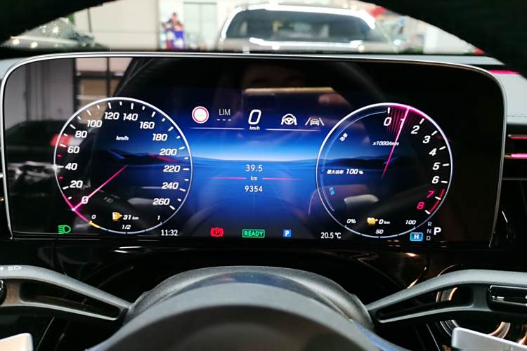 Mercedes-Benz E Class New Energy 2024 car image #12