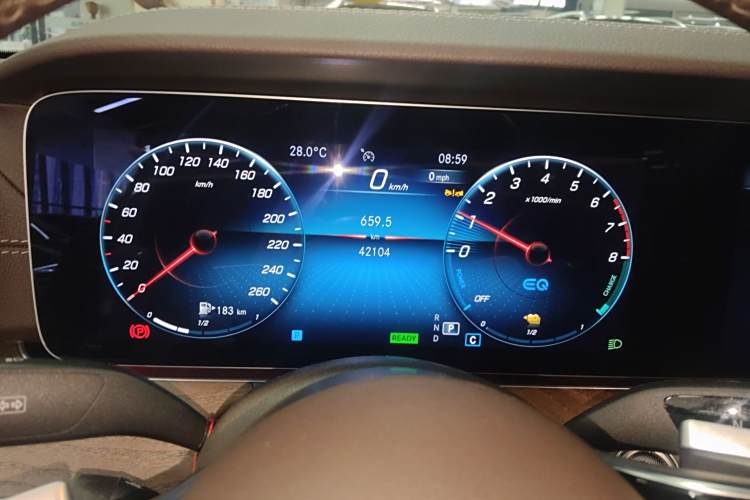 Mercedes-Benz E Class New Energy 2023 car image #12