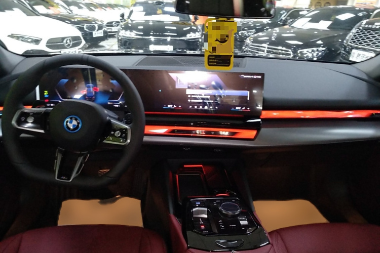 BMW i5 2025 car image #12