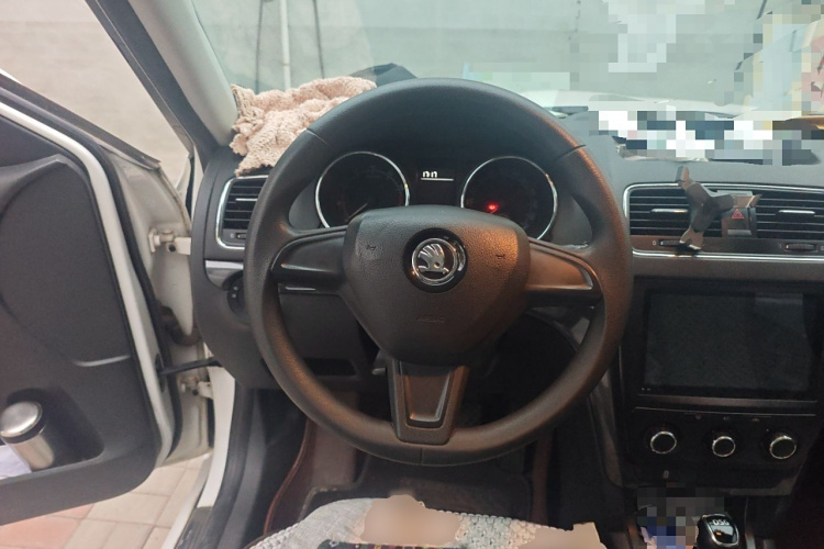 Skoda Yeti (Imported) 2018 car image #12