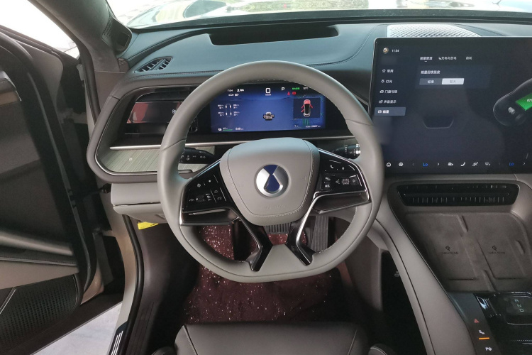 Denza N7 2024 car image #12