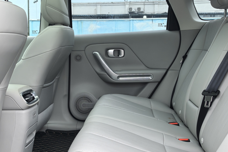 零跑汽车 零跑B01 2025 汽车图片 #12