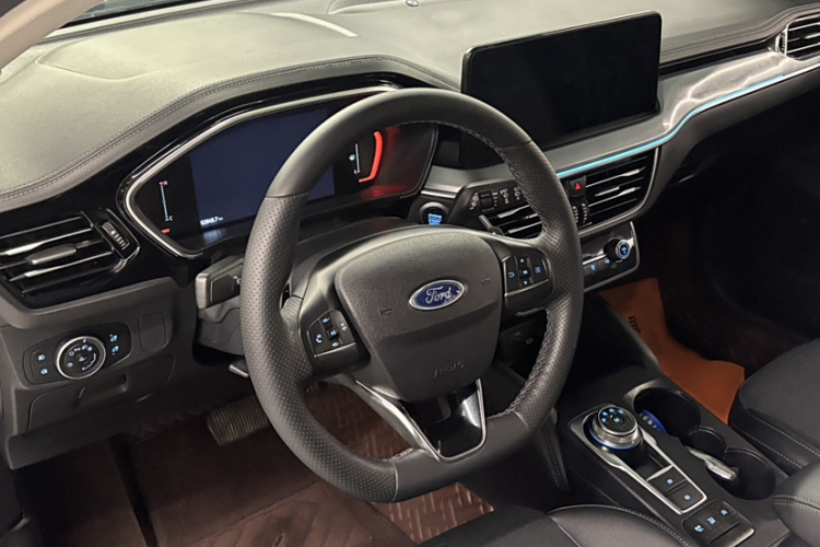 Ford Focus Active 2021 صورة سيارة #12