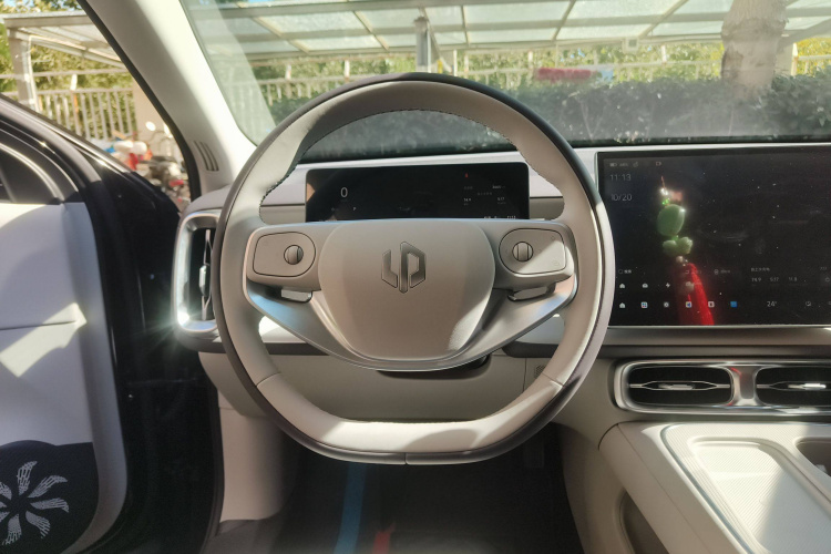 零跑汽车 零跑B01 2025 汽车图片 #12