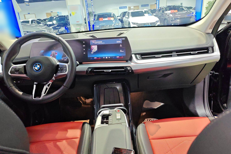 BMW iX1 2023 car image #12