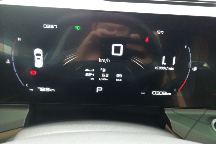 GEELY OkavangoR7 2025 car image #12