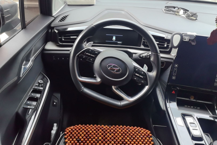 Hyundai Custo 2022 car image #12