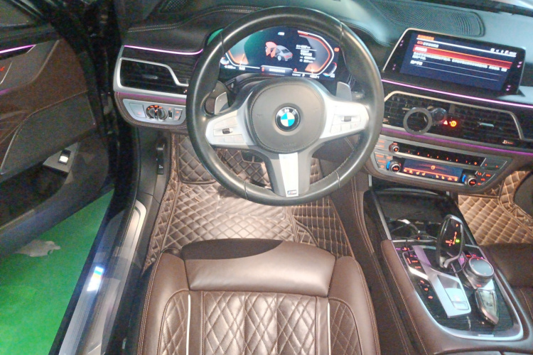 BMW M760Le 2020 car image #12