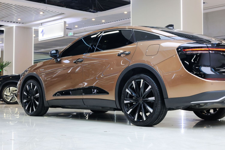 Toyota Crown 2023 immagine di auto #12