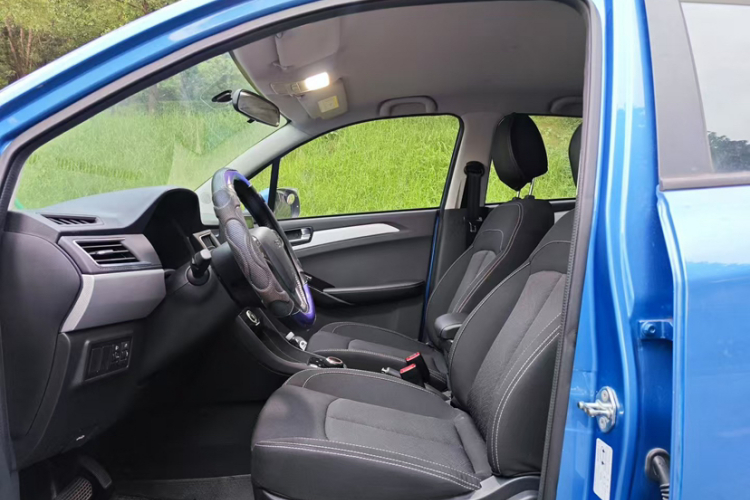 哪吒汽车 哪吒N01 2020 #12 哪吒汽车 哪吒N01 2020 汽车图片 #12