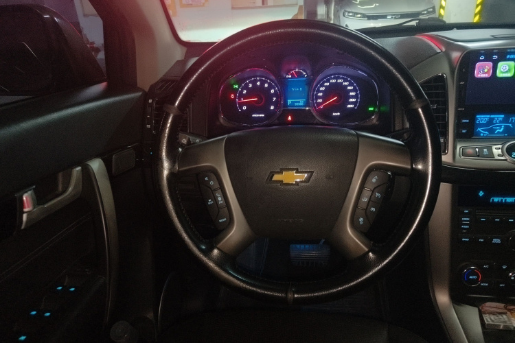 Chevrolet Captiva (Imported) 2015 car image #12