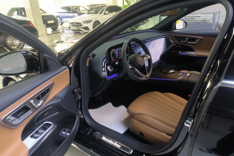 Mercedes-Benz E Class New Energy 2024 car image #12