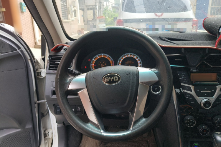 BYD F3 2018 car image #12