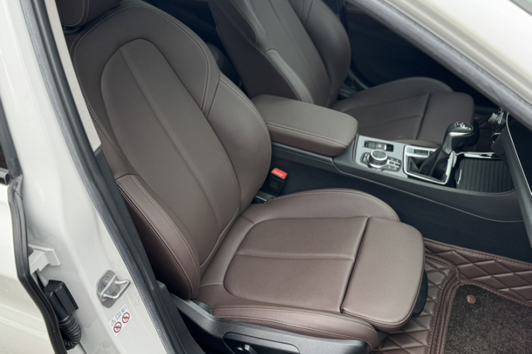 BMW 1 Series M 2019 immagine di auto #12