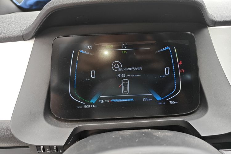 BYD e1 2019 car image #12