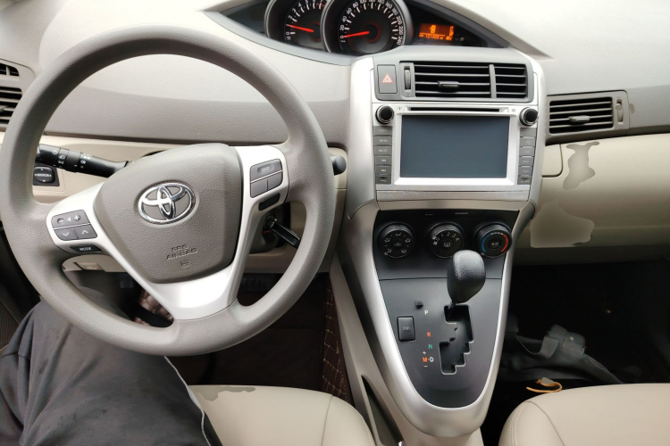 Toyota Verso 2017 car image #12