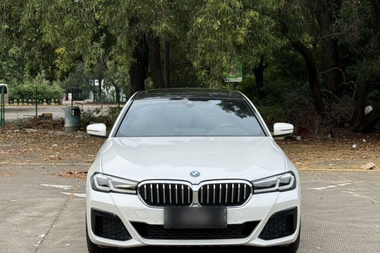 BMW M5 New Energy 2022 car image #12