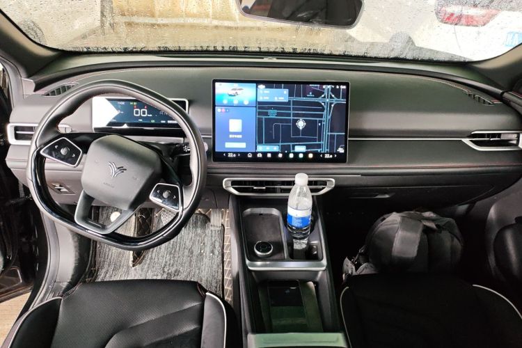 哪吒汽车 哪吒X 2023 汽车图片 #12