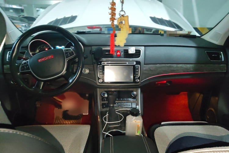 Haval H8 2015 car image #12