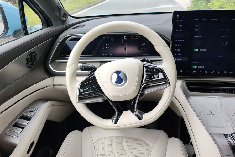 Denza N7 2024 car image #12