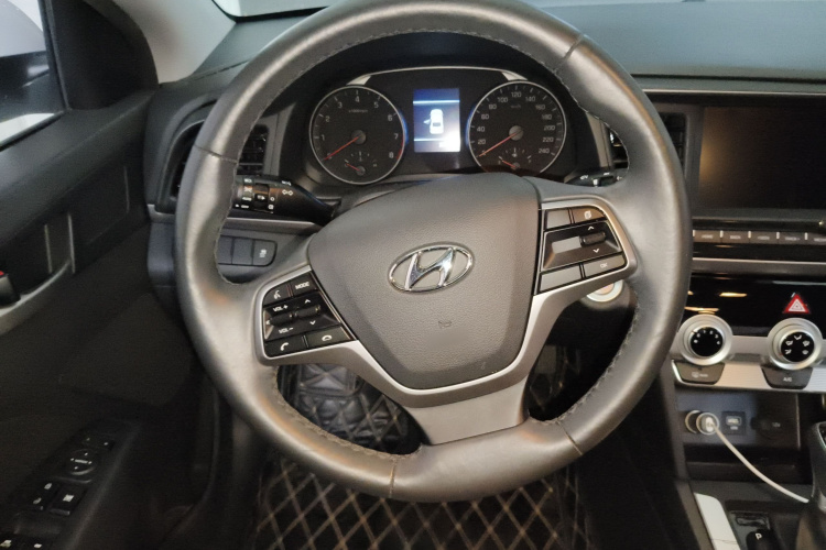 Hyundai Elantra AD 2020 immagine di auto #12
