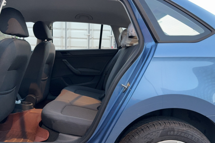 Skoda Rapid Spaceback 2016 car image #12