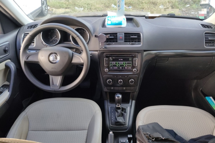 Skoda Yeti (Imported) 2014 car image #12