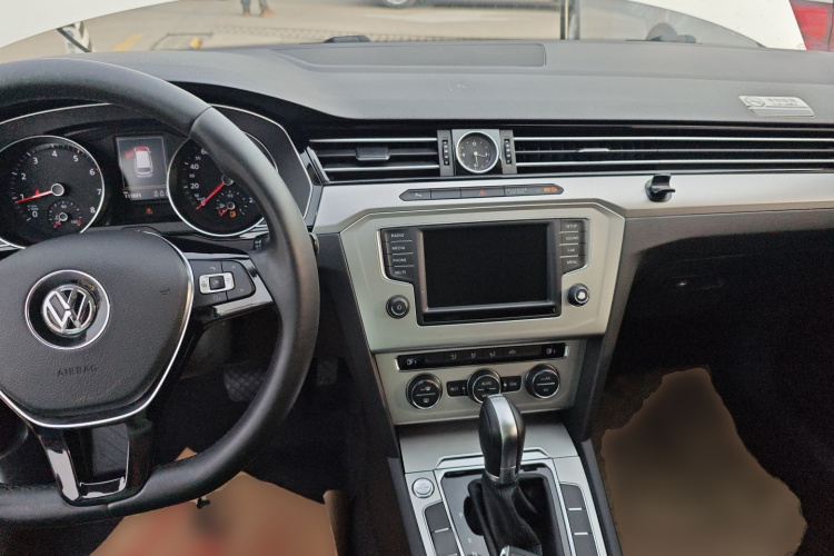 Volkswagen Passat Variant 2017 immagine di auto #12