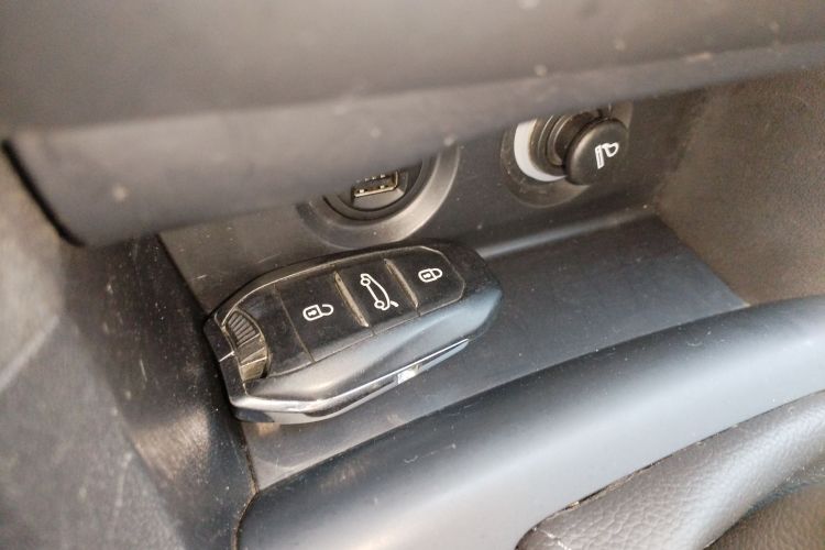 Citroen C4L 2017 image de voiture #12