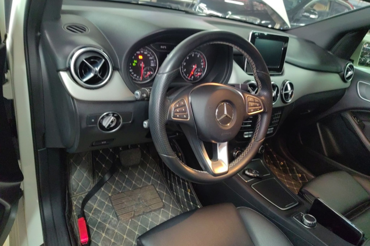 Mercedes-Benz B Class 2017 #12 Mercedes-Benz B Class 2017 صورة سيارة #12