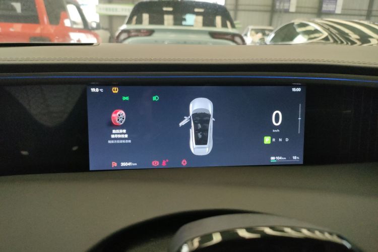 Avatr 11 2022 car image #12