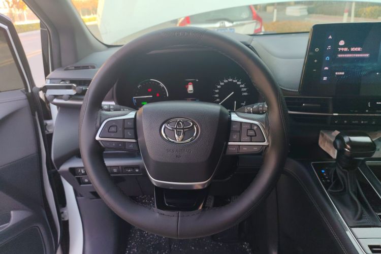 Toyota Sienna 2023 #12 Toyota Sienna 2023 car image #12