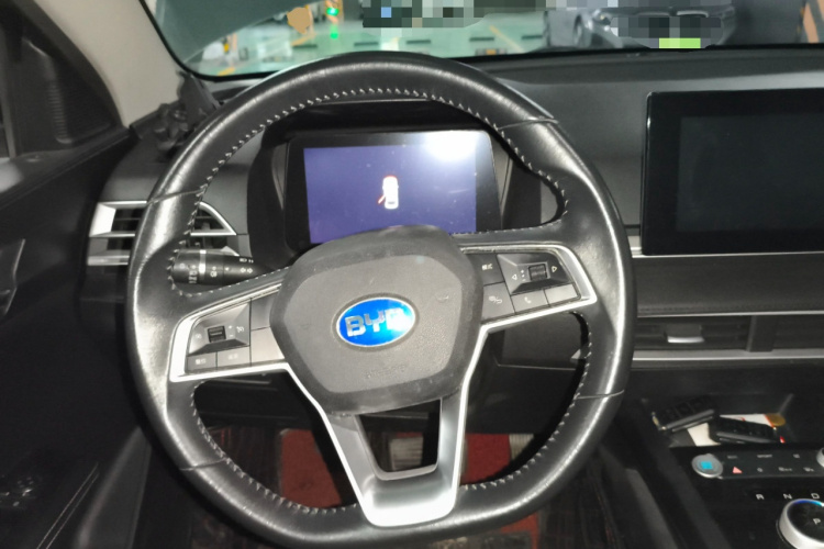 BYD e3 2020 immagine di auto #12