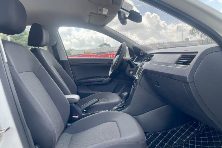 Skoda Rapid Spaceback 2016 car image #12